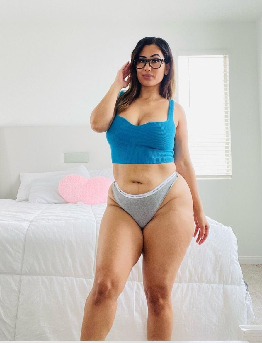 Más de esta hermosa mami, está muy cogible🤤🥴💦💦💦 #2rLMkHb0