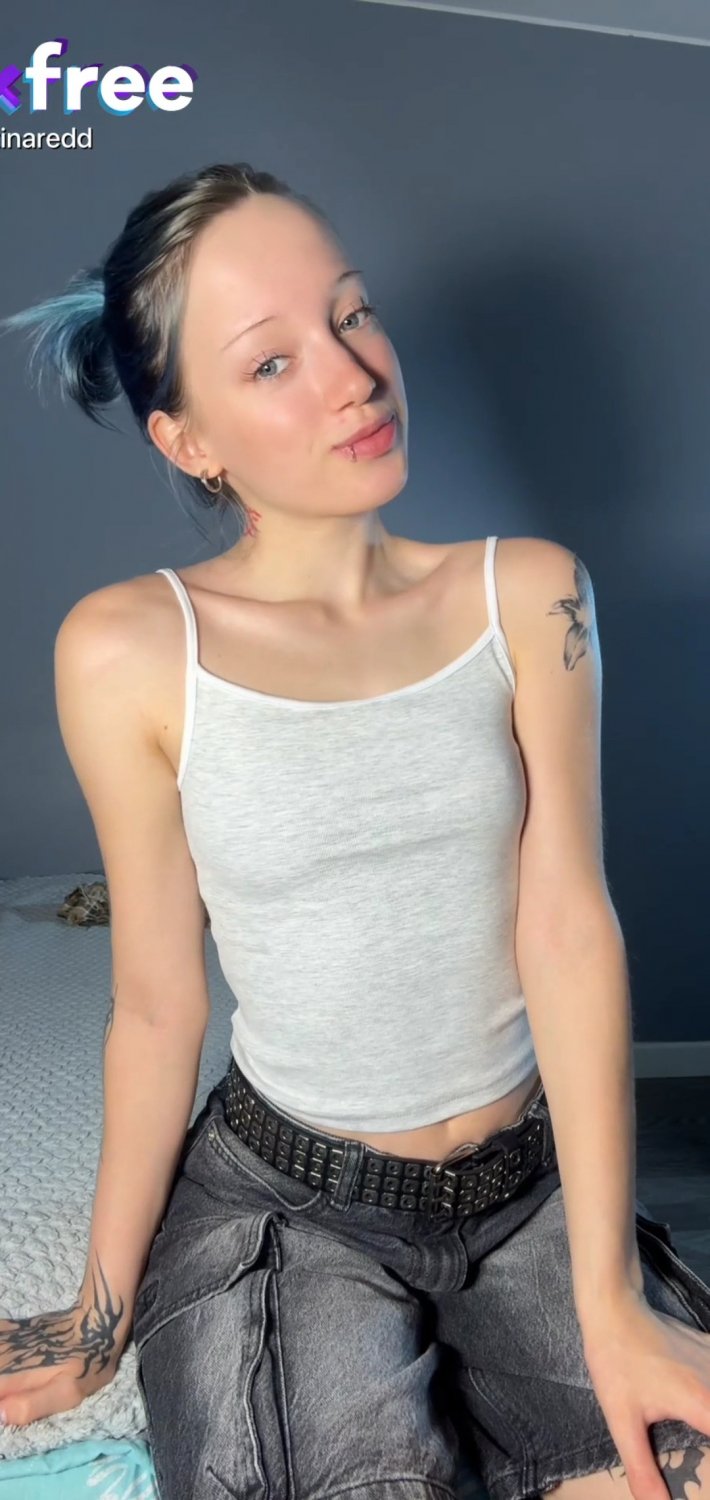 Teen slut shows her body #96daDHTo